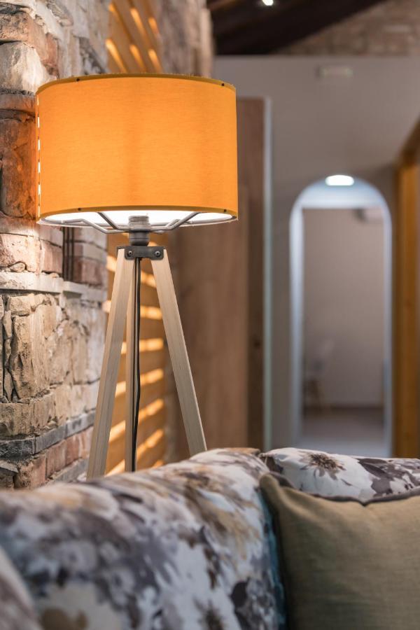 Casa Leone, Cosy Apartment Overlooking The Square Spílion Exterior foto